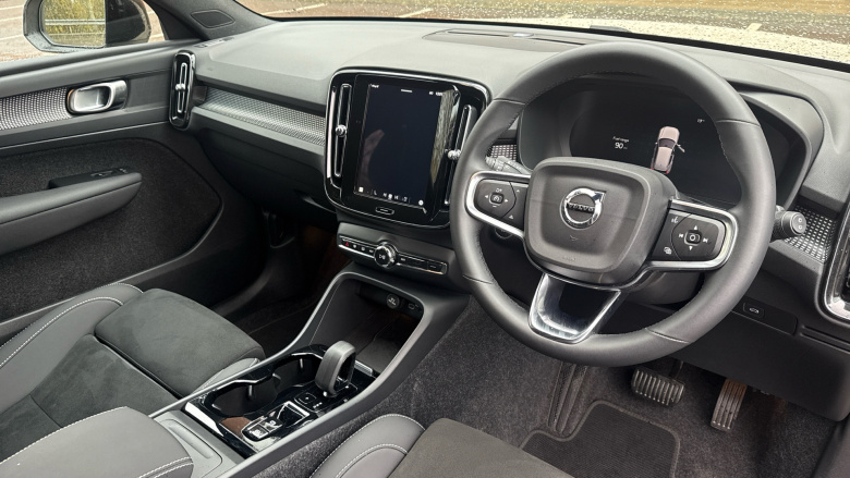 Volvo XC40 2.0 B3P Plus Dark 5dr Auto Petrol Estate